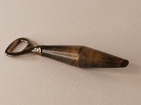 4694 &nbsp; &nbsp; Flaschen&ouml;ffner aus Buche, gebeizt.  Heber gl&auml;nzend. &nbsp; &nbsp;   L:  ca 14 cm    &nbsp; &nbsp;