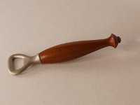 4695 &nbsp; &nbsp; Flaschen&ouml;ffner aus Kirschholz.  Heber matt. &nbsp; &nbsp;   L:  ca 14 cm    &nbsp; &nbsp;