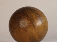 4573 &nbsp;   Kugel aus Blauglockenbaum, geb&uuml;rstet, gebeizt, ge&ouml;lt und gewachst.  &nbsp;   &nbsp;     &empty;  ca 11,5 cm    &nbsp;
