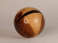 4577 &nbsp;   Kugel aus Goldregenholz, geharzt,  ge&ouml;lt und gewachst.  &nbsp;   &nbsp;     &empty;  ca 7,5 cm    &nbsp;