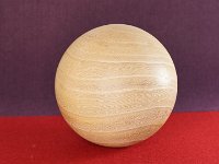 4582 &nbsp;   Kugel aus Blauglockenbaum, geb&uuml;rstet, gebeizt, gek&auml;lkt, ge&ouml;lt und gewachst.  &nbsp;   &nbsp;     &empty;  ca 16,5 cm    &nbsp;