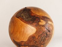 4584 &nbsp;   Gro&szlig;e schwere Kirschholzkugel mit Rindeneinschluss.  &nbsp;   &nbsp;     &empty;  ca 24 cm    &nbsp;    Unverk&auml;uflich