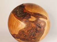4584 &nbsp;   Gro&szlig;e schwere Kirschholzkugel mit Rindeneinschluss.  &nbsp;   &nbsp;     &empty;  ca 24 cm    &nbsp;    Unverk&auml;uflich